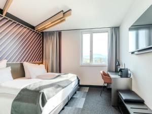 Postel nebo postele na pokoji v ubytování B&B HOTEL Offenburg-Hbf