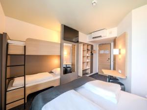 Postel nebo postele na pokoji v ubytování B&B HOTEL Offenburg-Hbf