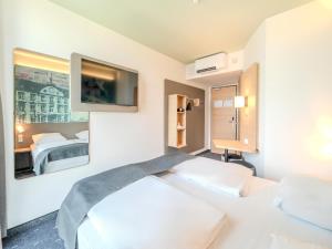 Postel nebo postele na pokoji v ubytování B&B HOTEL Offenburg-Hbf