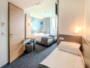 Postel nebo postele na pokoji v ubytování B&B HOTEL Offenburg-Hbf