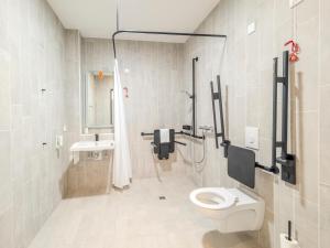 Koupelna v ubytování B&B HOTEL Offenburg-Hbf