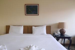 Postel nebo postele na pokoji v ubytování Nonthaburi Palace Hotel