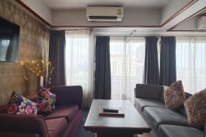 Posezení v ubytování Nonthaburi Palace Hotel