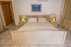 A bed or beds in a room at Villa Aleka