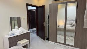 Imagen de la galería de شقة فاخرة بغرفتي نوم تسجيل الوصول ذاتي, en Buraidah