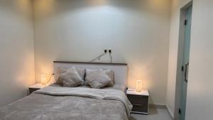 Imagen de la galería de شقة فاخرة بغرفتي نوم تسجيل الوصول ذاتي, en Buraidah