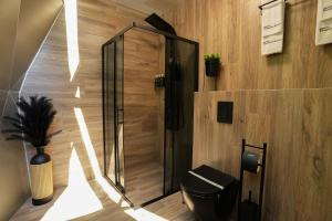 Ένα μπάνιο στο Glass Domes - by The Wind Mills Hydropark