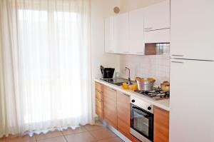 Køkken eller tekøkken på Marconi Seaside Residence, Pool, Wifi, Abruzzo