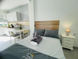 a bedroom with a bed and a kitchen at Estudio Jimena Burriana en el centro de Nerja in Nerja