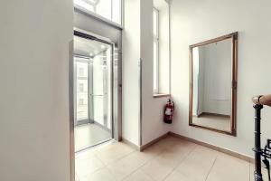 Fotografie z fotogalerie ubytování Stylish Apartment in Heart of Žižkov Near Iconic Sites v Praze