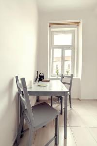 Fotografie z fotogalerie ubytování Stylish Apartment in Heart of Žižkov Near Iconic Sites v Praze