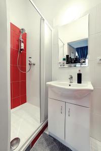 Koupelna v ubytování Stylish Apartment in Heart of Žižkov Near Iconic Sites
