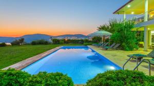 Billede fra billedgalleriet på Kalkan 5 Bedroom Luxury Villa 7073 i Kalkan