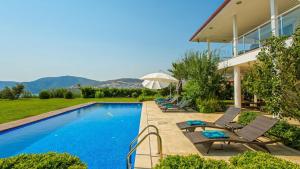 Billede fra billedgalleriet på Kalkan 5 Bedroom Luxury Villa 7073 i Kalkan