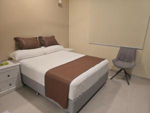 Ένα ή περισσότερα κρεβάτια σε δωμάτιο στο Luxury Beachfront Apartment Your Perfect Getaway +48 φωτογραφίες
