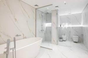 Koupelna v ubytování Upgraded Gorgeous 1BR at 5 Star Resort