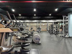 Das Fitnesscenter und/oder die Fitnesseinrichtungen in der Unterkunft Sunset view apartment in Oceana