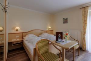 Postel nebo postele na pokoji v ubytování Hotel Garni Alpes