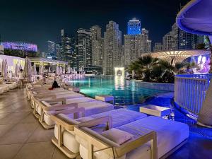 Bazén v ubytování Scenic view studio/Dubai Marina nebo v jeho okolí