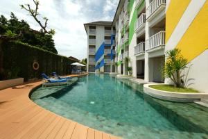 a swimming pool in the middle of a building at Bliss Surfer Hotel Legian in Legian