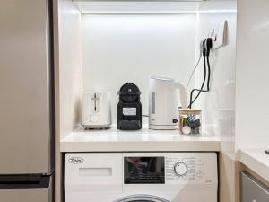 Breathtaking view studio – Address Dubai Marina的厨房或小厨房