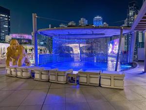 Breathtaking view studio – Address Dubai Marina内部或周边的泳池