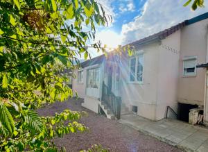 a white building with a door on the side of it at Gite Grand Chantilly -Maison 2CHB-2SDB 6p & Studio 2p in Châteauroux