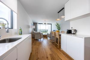 Kuchyň nebo kuchyňský kout v ubytování Ria View - Luxo a Beira Mar