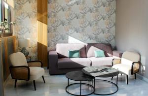 BiBo Suites Real Chancilleria的休息区