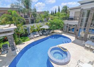 Bazén v ubytování Luxury villa in Caesarea nebo v jeho okolí