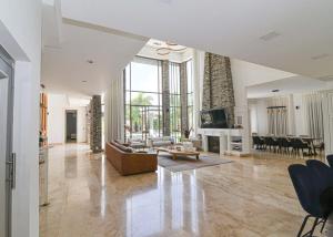 Posezení v ubytování Luxury villa in Caesarea