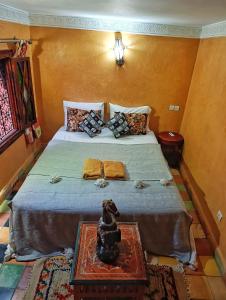 Un pat sau paturi într-o cameră la Medina house