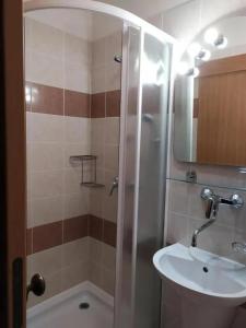 Ein Badezimmer in der Unterkunft Penzión DRUŽBA Bojnice