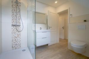 Ένα μπάνιο στο Himmelreich - Helle & moderne Ferienwohnung am Meer +8 φωτογραφίες