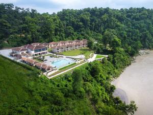 una vista aerea di una casa su una collina accanto a un fiume di Regenta Resort & Spa By Riverside, Chitwan a Chitwan