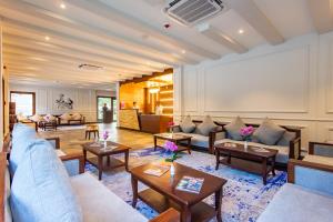 Area soggiorno di Regenta Resort & Spa By Riverside, Chitwan