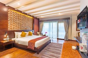 Letto o letti in una camera di Regenta Resort & Spa By Riverside, Chitwan