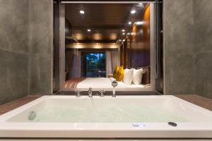 Bagno di Regenta Resort & Spa By Riverside, Chitwan