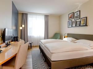 Postel nebo postele na pokoji v ubytování Mercure Hotel Bochum City