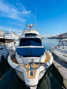 Afbeelding uit fotogalerij van Romantic boat on the Tagus River in Lissabon
