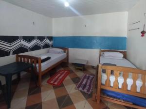 Postel nebo postele na pokoji v ubytování Quarto compartilhado com ar condicionado banheiro externo compartilhado