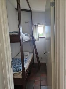 a room with three bunk beds in a room at Mulde Gård och Fritid in Klintehamn