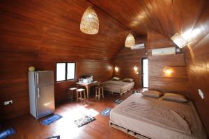 Postel nebo postele na pokoji v ubytování The Coppers Luxury Glamping Pod Villa with a Private Swimming Pool