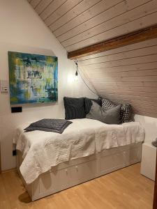 a bed in a room with a painting on the wall at Modernes 1-Raum-Apartment in Dresden +10 photos