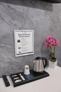 a counter with a tea kettle and a flower on it at Le Meraviglie in Sanremo +21 photos