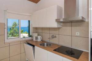 Kuchyň nebo kuchyňský kout v ubytování Apartments Vera Brela,Free private parking,sea view