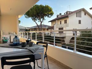 a table and chairs on a balcony with a view of a building at VINCI - Narramondo Villas in Tortoreto Lido