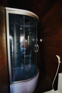 Koupelna v ubytování The Coppers Luxury Glamping Pod Villa with a Private Swimming Pool