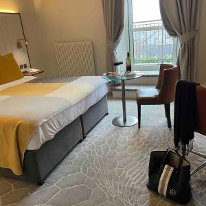 Uma cama ou camas num quarto em The Address Cork (formerly Ambassador Hotel & Health Club)