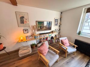 Μια τηλεόραση ή/και κέντρο ψυχαγωγίας στο La Maison du Coin - Parking Gratuit - Centre Ville - Commerces à Proximité